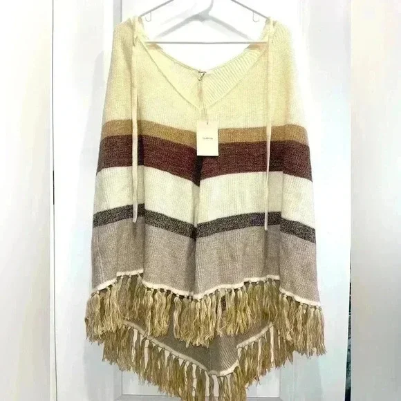 NWT Tularosa Amada women’s Poncho - Picture 2 of 3